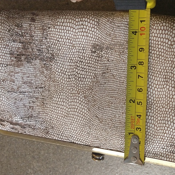 Hobo Lauren Clutch - Picture 13 of 15